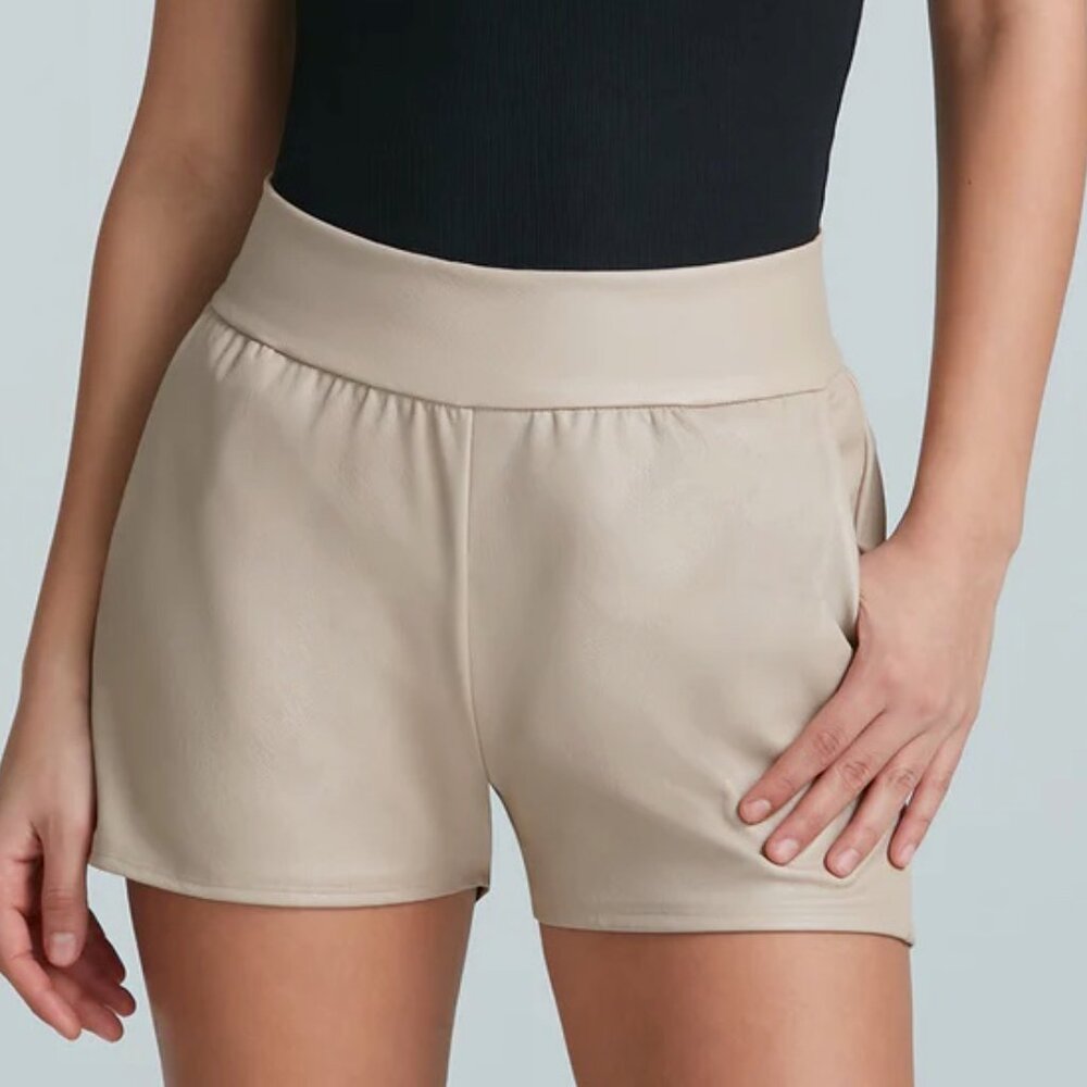 [Commando] Tan Faux Leather Jogger Short - size L